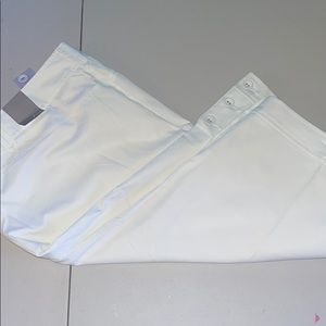 White below-the-knee, cropped, pants